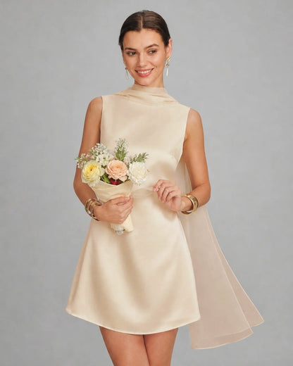 Mini vestido de cetim damasco com decote canoa e amarração