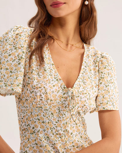 Vestido curto floral amarelo com decote em V