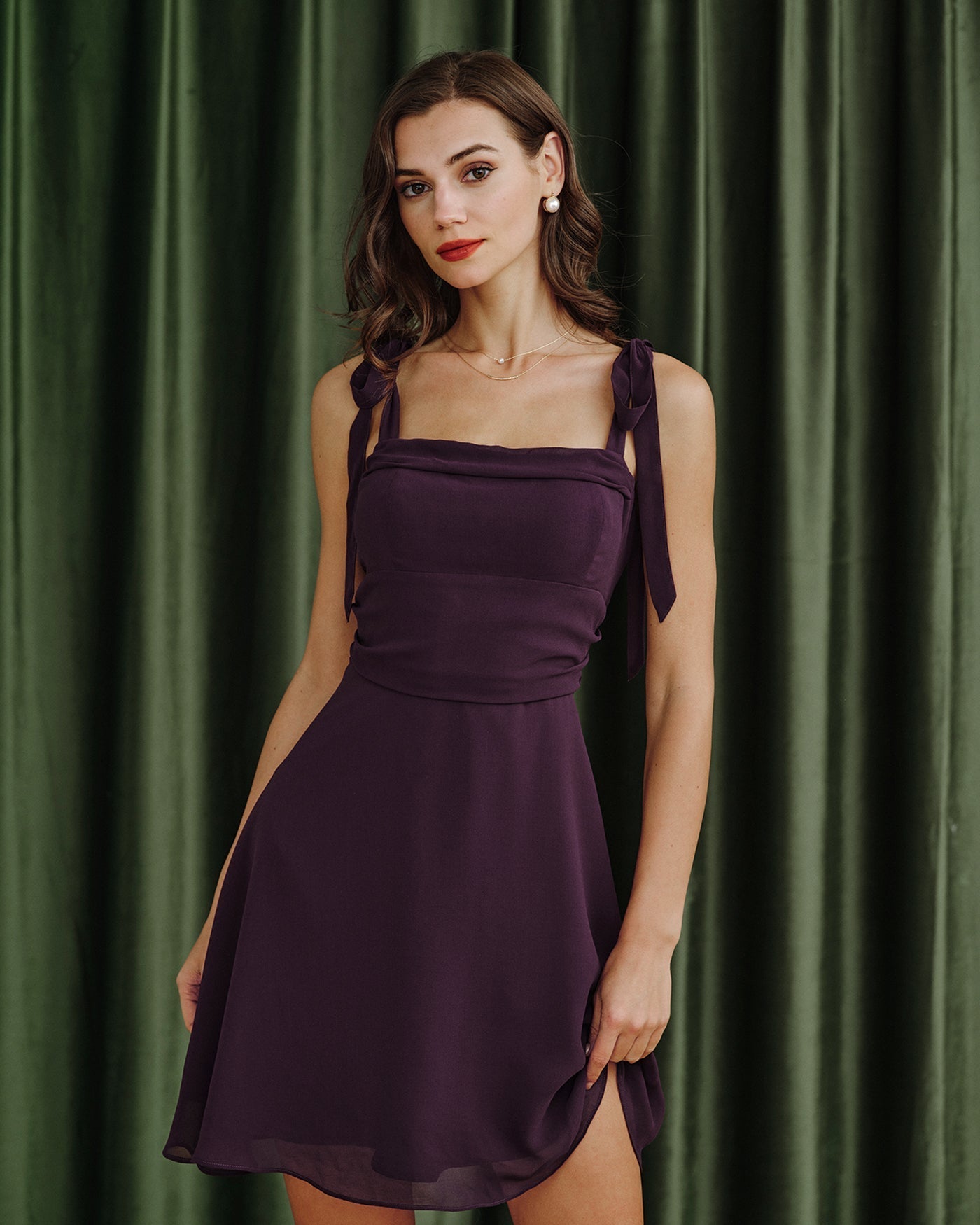 Vestido mini de chiffon roxo com alças de amarrar