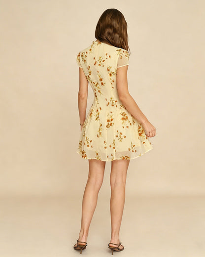 Vestido curto floral com estampa de tartarugas — Amarelo Claro
