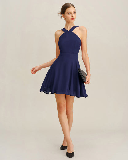 Mini vestido evasê em chiffon marinho