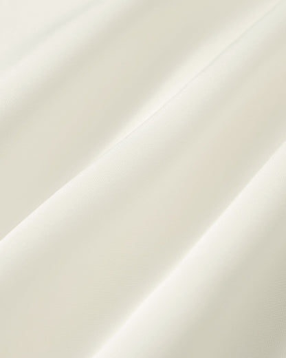 Vestido mini damasco com decote canoa e detalhes em pérolas