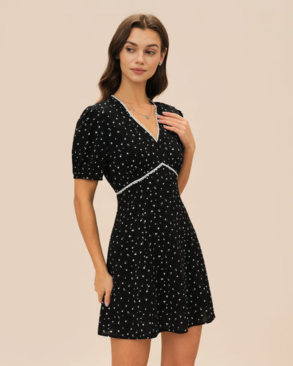 Vestido mini floral de renda com decote em V — Preto