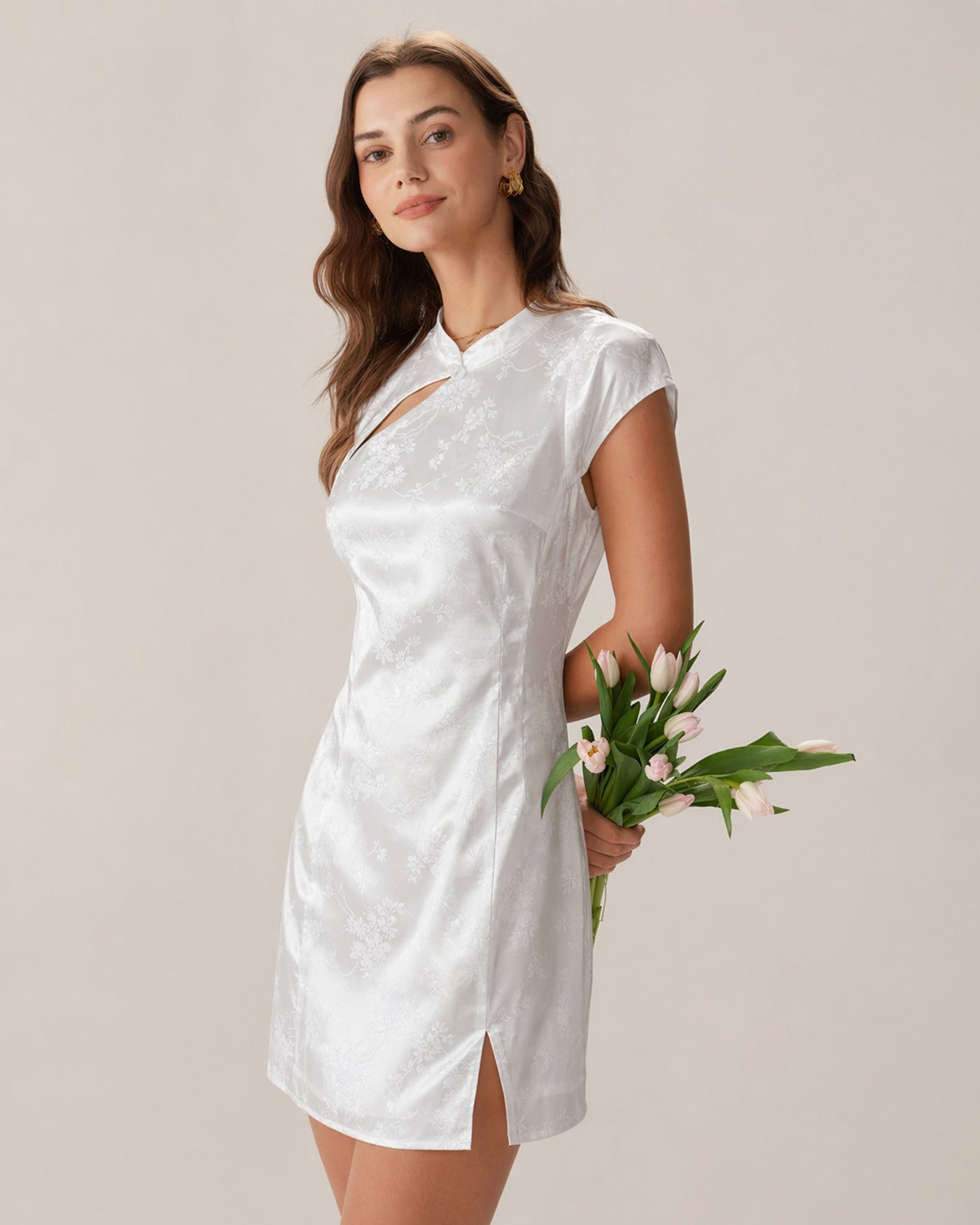 Vestido mini em jacquard branco com gola mandarim
