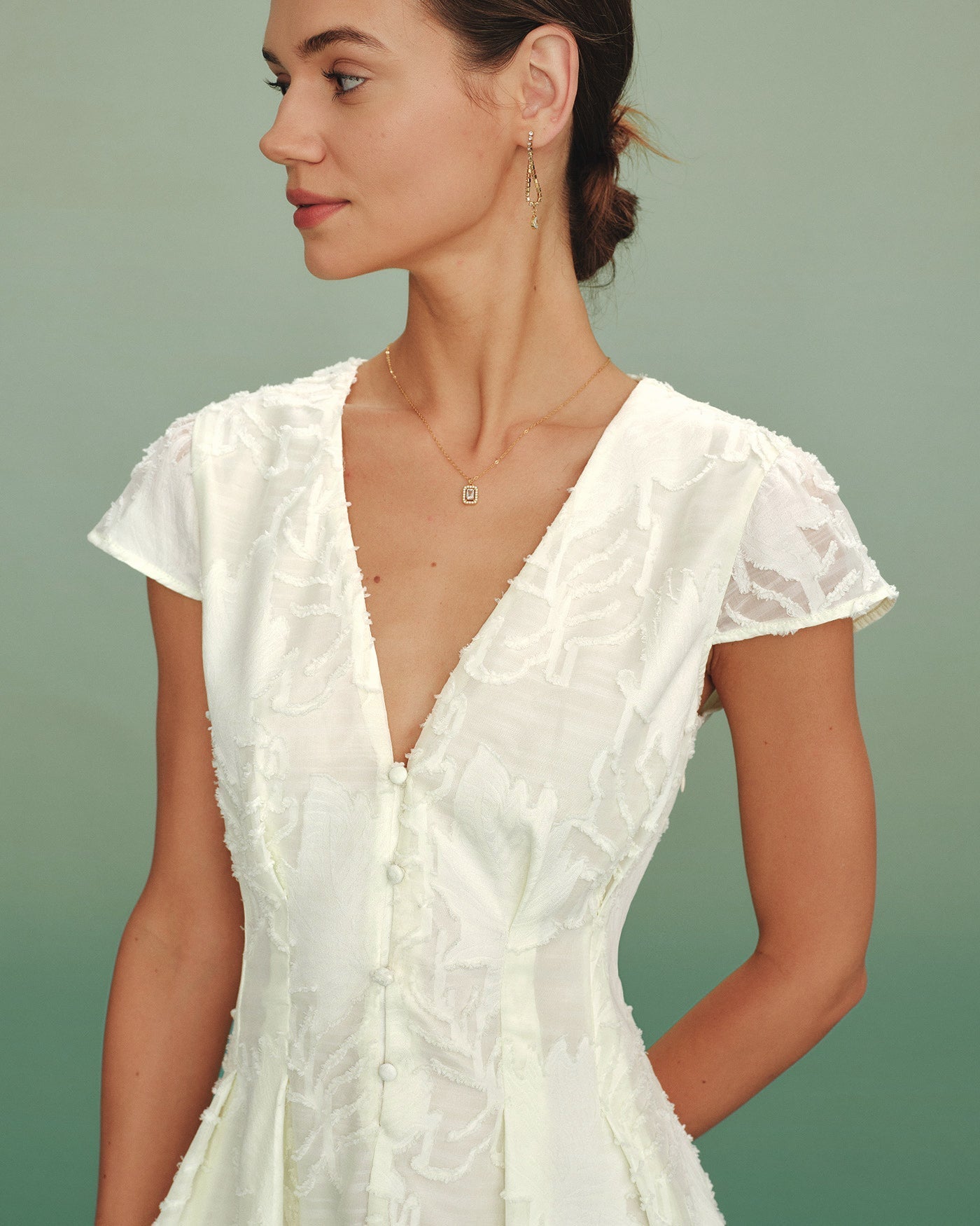 Mini-vestido texturizado com decote em V — Damasco