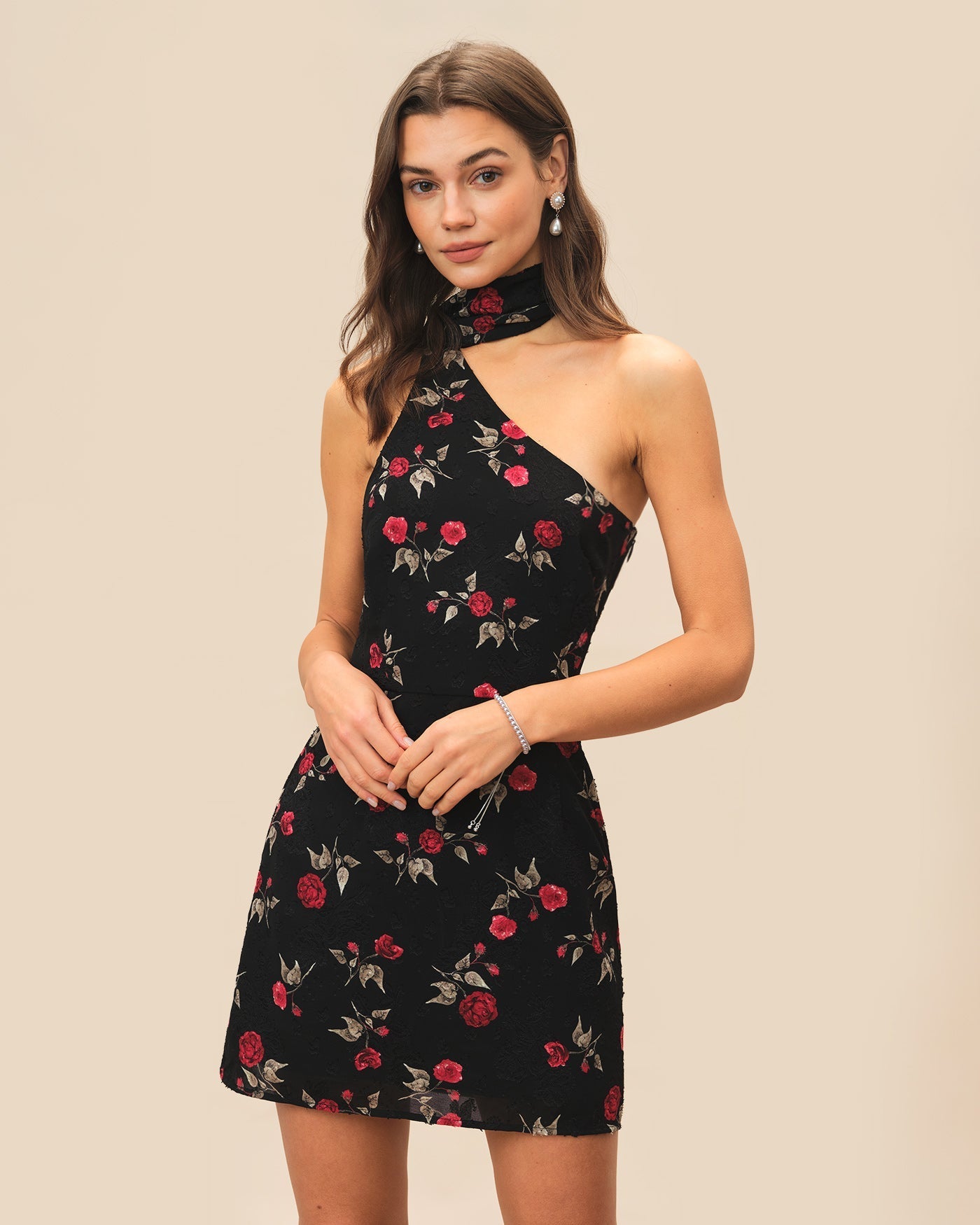 Vestido curto em jacquard com um ombro só, preto