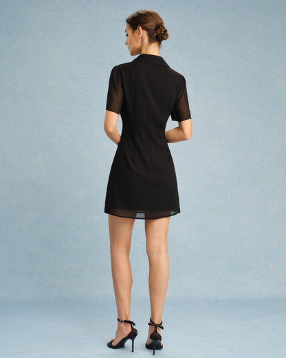 Vestido curto preto com gola abotoada