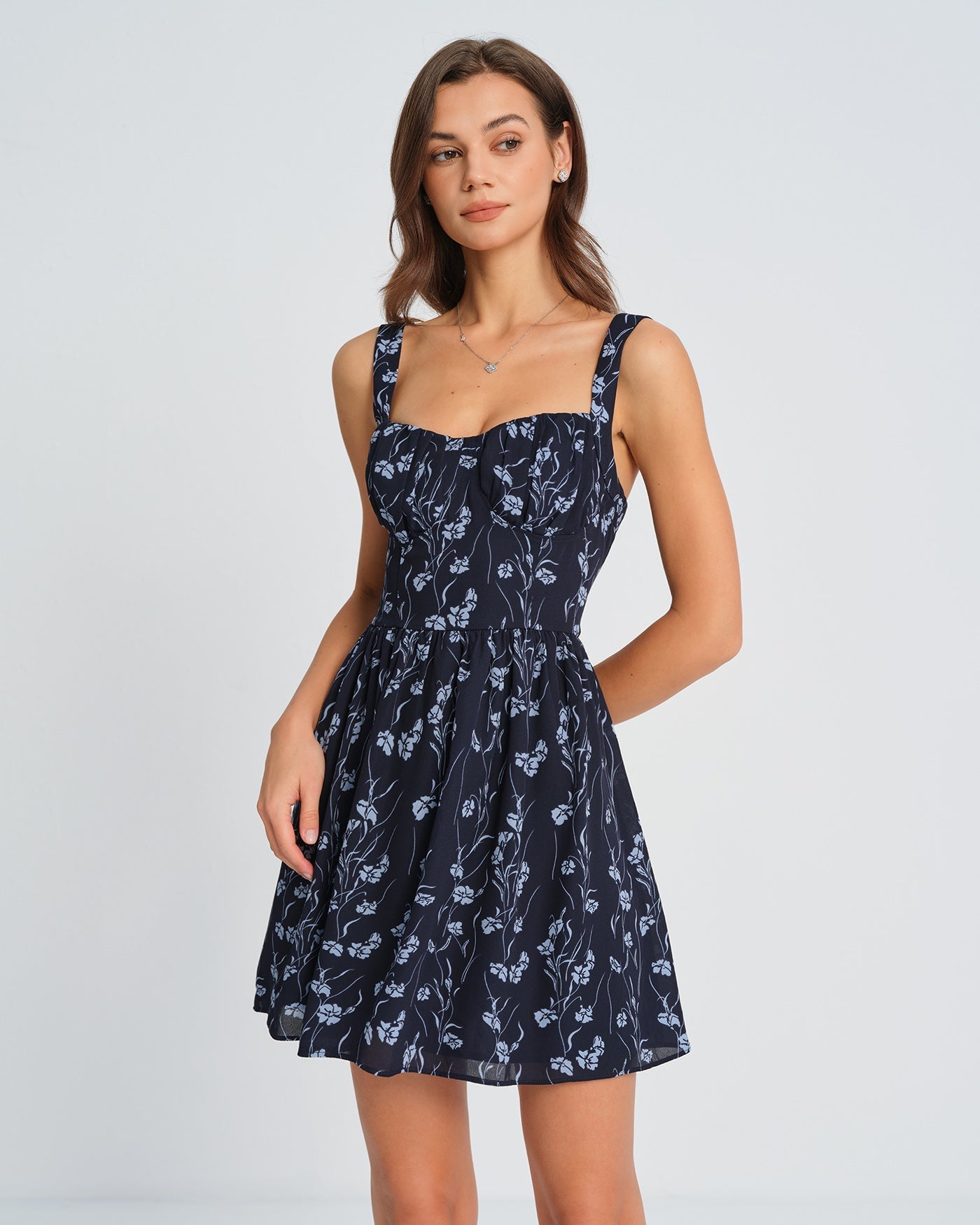 Vestido mini floral com decote coração — Marinho