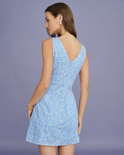 Vestido curto sem mangas com bordado azul