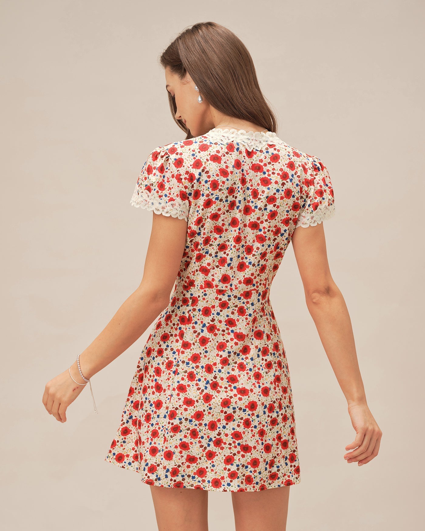 Vestido curto de renda floral com decote em V — Vermelho