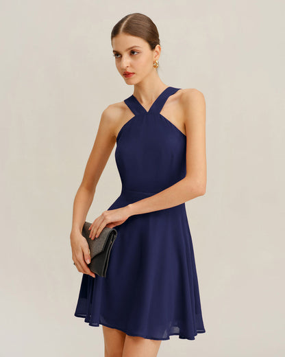 Mini vestido evasê em chiffon marinho