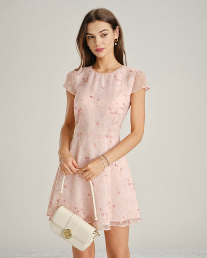 Vestido curto rosa em jacquard com mangas curtas