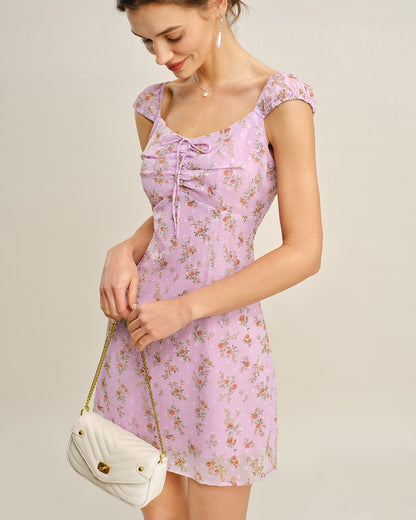 Vestido curto jacquard roxo com decote em coração