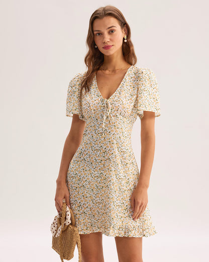 Vestido curto floral amarelo com decote em V