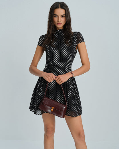 Vestido mini de chiffon preto com estampa de poá