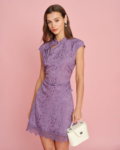 Mini-saia roxa em jacquard com renda