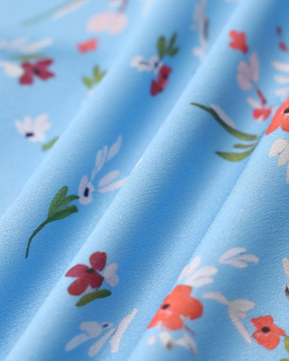 Saia midi evasê floral azul com fenda