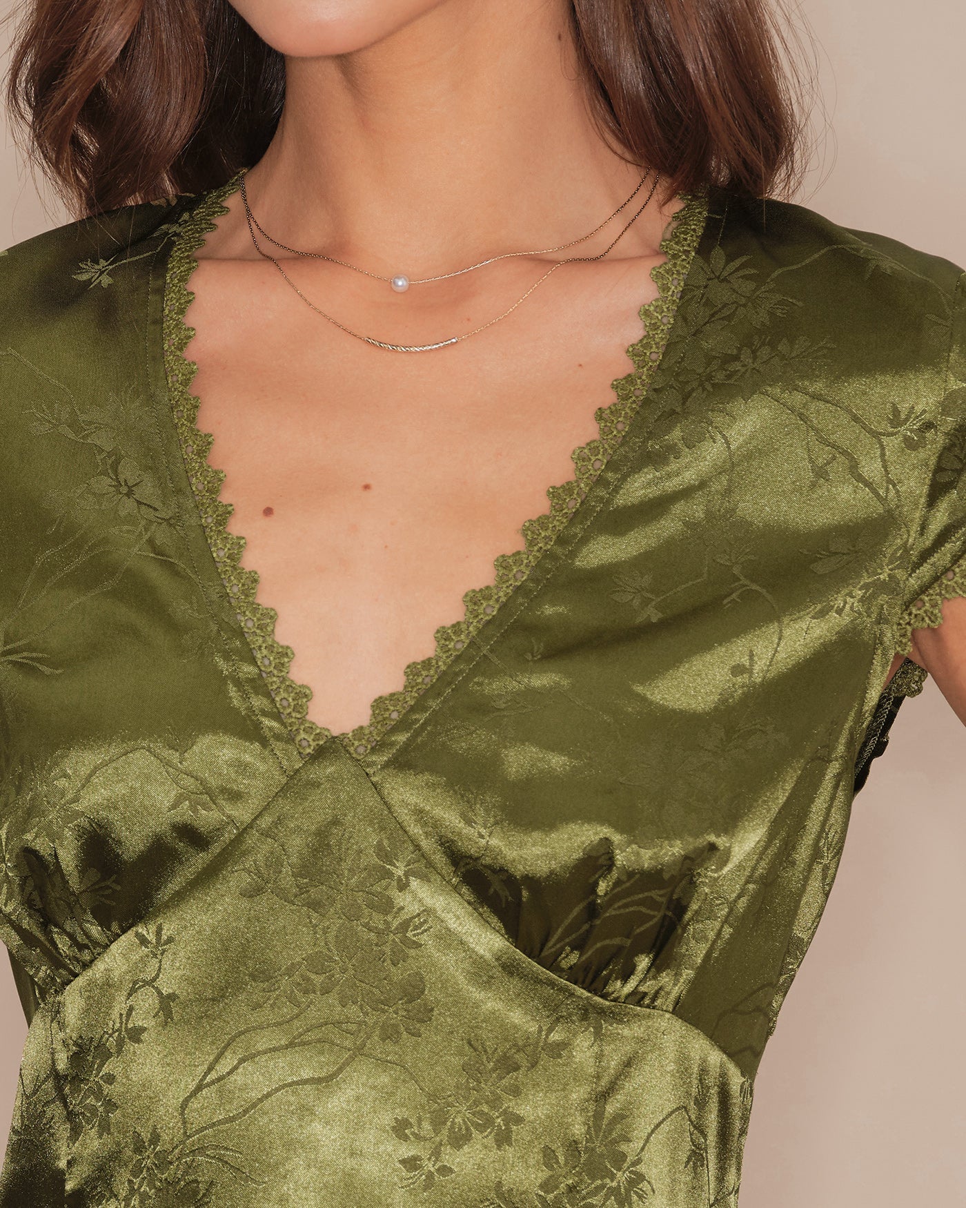 Blusa de cetim floral com decote em V — Verde